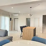 Villa Oleandra By The Sea